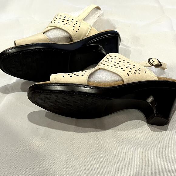 Easy Street Perforated Block Heeled Sandals Charleigh Ivory 9M - Picture 8 of 11